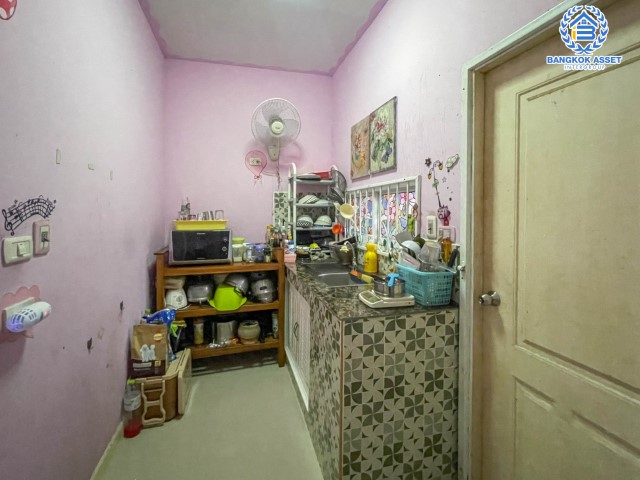 *****ทาวน์เฮ้าส์มือสองย่านนนทบุรี ม.นนท์ณิชา บางใหญ่ บนเนื้อที่มาถึง 21 ตร.ว. ฟังก์ชัน 3 ห้องนอน 2 ห้องน้ำ 1 ที่จอดรถ แถมฟรี! 2 เครื่องปรับอากาศ สภาพดี พร้อมอยู่ เชื่อมต่อถ.กาญจนาภิเษก เดินทางสะดวก ใกล้รถไฟฟ้าสายสีม่วง "สถานีตลาดบางใหญ่" และทางด่วน "ศรีรัช" ราคาสุดคุ้ม!